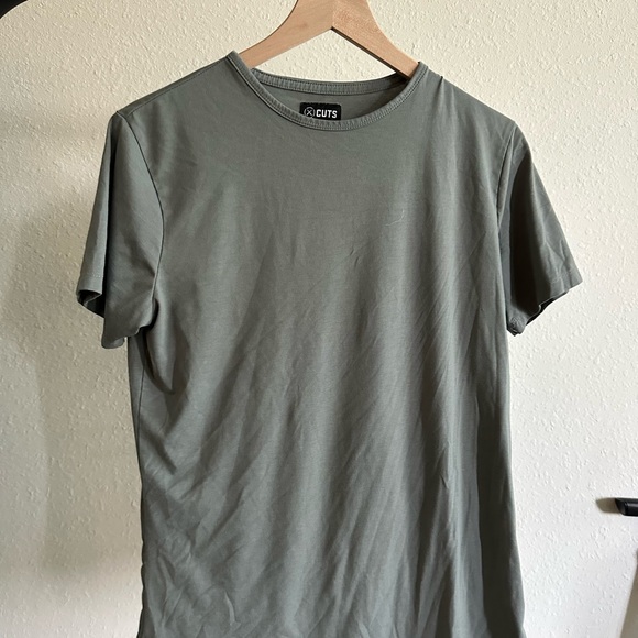 Cuts Clothing AO Curve Hem Tees. Various colors. Small. - Picture 5 of 6